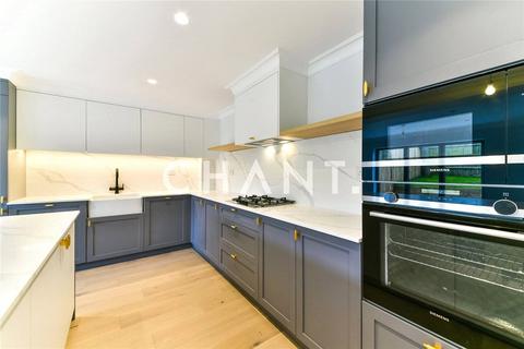 4 bedroom detached house to rent, Park Avenue, London, EN1