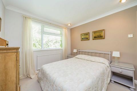 Barnmead Green Street, Sunbury-on-thames, TW16 6QQ