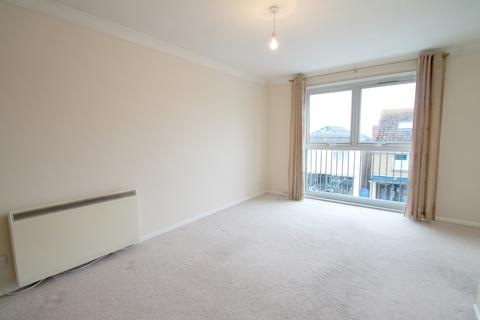 2 bedroom flat to rent, High Street, Lee-on-the-solent, PO13