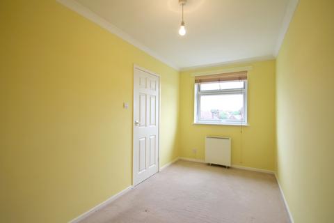 2 bedroom flat to rent, High Street, Lee-on-the-solent, PO13