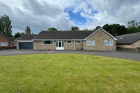 4 bedroom detached bungalow to rent, Westmoor Road, Brimington, Chesterfield