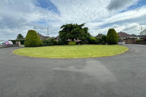 4 bedroom detached bungalow to rent, Westmoor Road, Brimington, Chesterfield