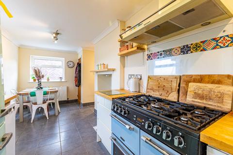 1 Grove Crescent, Walton, Wakefield, WF2 6LE
