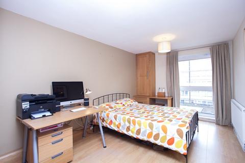 2 bedroom flat to rent, Theseus Walk, Angel