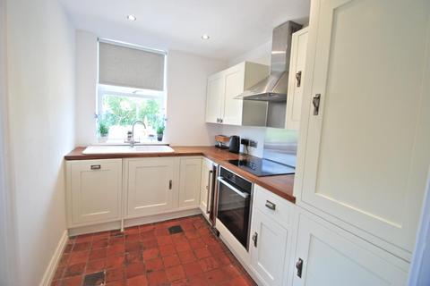 2 bedroom terraced house to rent, Knutsford Road, Alderley Edge