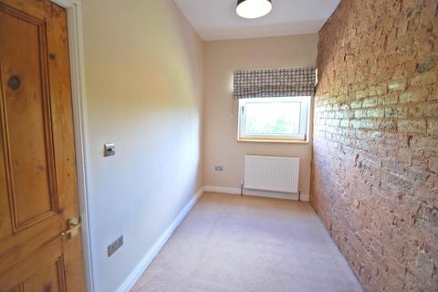 2 bedroom terraced house to rent, Knutsford Road, Alderley Edge