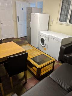 2 bedroom property to rent, Sunnyside Road, Ilford IG1