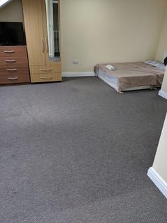 2 bedroom property to rent, Sunnyside Road, Ilford IG1