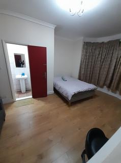 2 bedroom property to rent, Aldersey Gardens, BARKING IG11