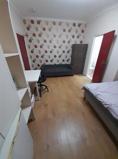 2 bedroom property to rent, Aldersey Gardens, BARKING IG11