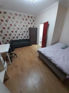 2 bedroom property to rent, Aldersey Gardens, BARKING IG11