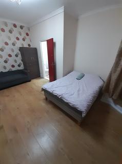 2 bedroom property to rent, Aldersey Gardens, BARKING IG11