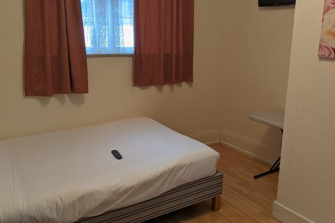 1 bedroom property to rent, Aldersey Gardens, BARKING IG11