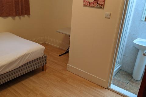 1 bedroom property to rent, Aldersey Gardens, BARKING IG11