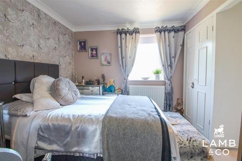 2 bedroom semi-detached house for sale, Portsmouth Road, Clacton-On-Sea CO15