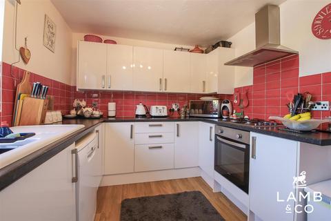 2 bedroom semi-detached house for sale, Portsmouth Road, Clacton-On-Sea CO15