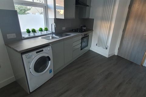 2 bedroom flat to rent, Whitchurch Road, Gabalfa, Cardiff