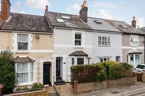 3 bedroom semi-detached house to rent, Doods Road, Reigate