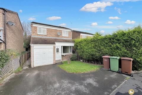 3 bedroom detached house to rent, Birchtree Close, Wakefield WF1