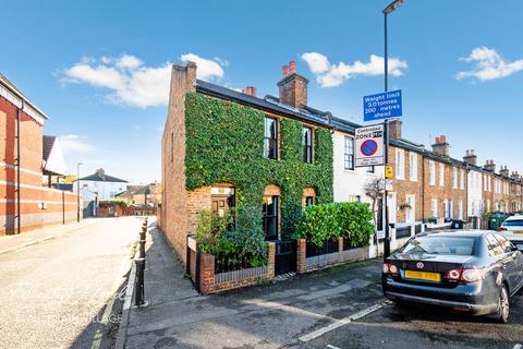 3 bedroom end of terrace house for sale, Brightfield Road, London