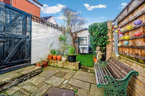 3 bedroom end of terrace house for sale, Brightfield Road, London