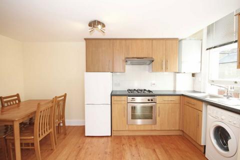 2 bedroom flat to rent, Killyon Road, London SW8