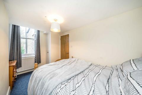 2 bedroom flat to rent, Killyon Road, London SW8