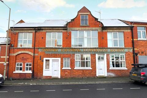 2 bedroom flat to rent, King Street, Oswestry.