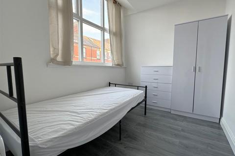 2 bedroom flat to rent, King Street, Oswestry.