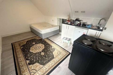 Studio to rent, Gorham Place, Holland Park, London, W11