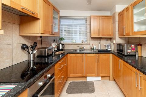 2 bedroom apartment for sale, Stonegrove, Edgware, HA8