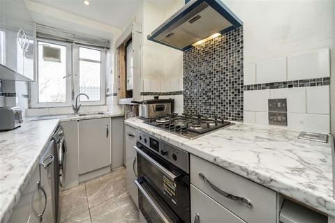 2 bedroom flat to rent, Charlton Park Road, London SE7