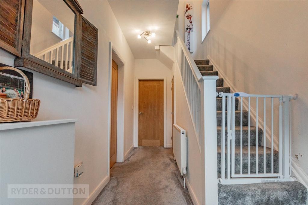 https://media.onthemarket.com/properties/16180959/1519648789/image-18-1024x1024.jpg