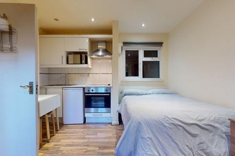 Studio to rent, Chichele Road