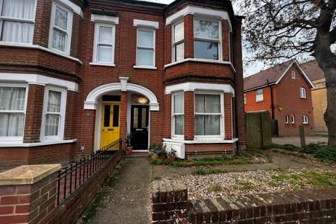 1 bedroom flat for sale, 10 Gainsborough Road, Suffolk, IP11 7HT