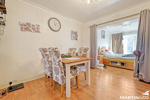 3 bedroom semi-detached house for sale, Goldlay Avenue, Chelmsford