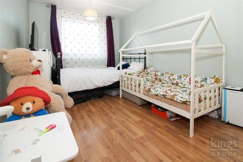 1 bedroom flat for sale, Perry Court, London