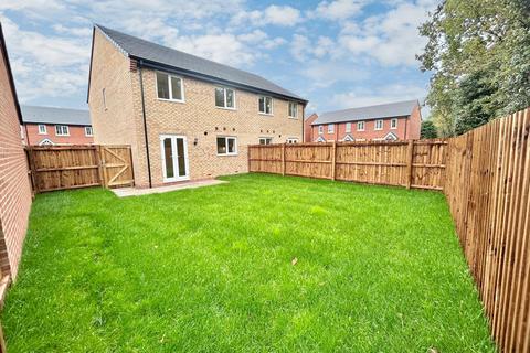 4 bedroom semi-detached house to rent, Shaw Bank Place, Crewe, Cheshire