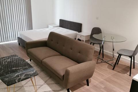 Studio to rent, Beaufort Square, London NW9