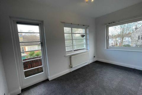 3 bedroom flat to rent, Glenhill Close, London