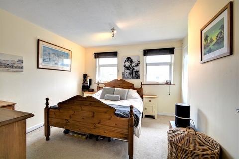5 Holt Down, Petersfield, GU31 4PQ