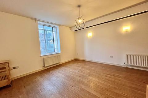 2 bedroom apartment to rent, High Street, Romford