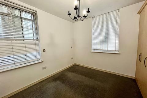 2 bedroom apartment to rent, High Street, Romford