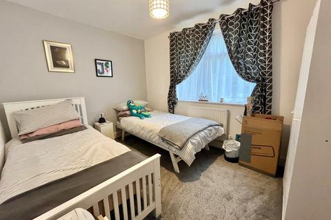 2 bedroom maisonette for sale, Heath Park Court, Romford