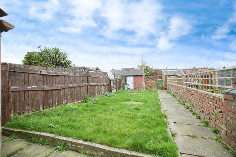 2 bedroom end of terrace house to rent, Newlands Road, Baddesley Ensor