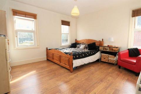 2 bedroom flat to rent, High Wycombe HP13