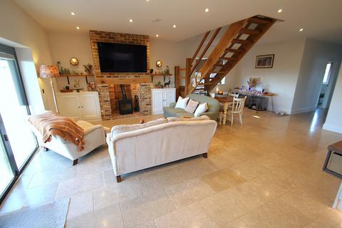 4 bedroom chalet for sale, Layer Breton Hill, Layer Breton