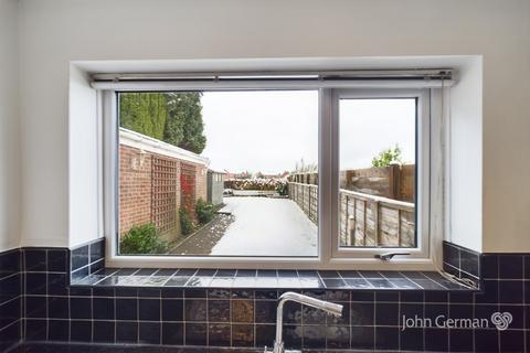 57 Lambert Road, Uttoxeter, ST14 7QG