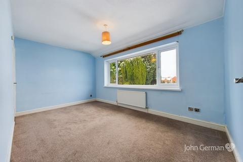 57 Lambert Road, Uttoxeter, ST14 7QG