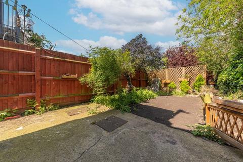 1 bedroom ground floor flat for sale, Moselle Avenue, London N22